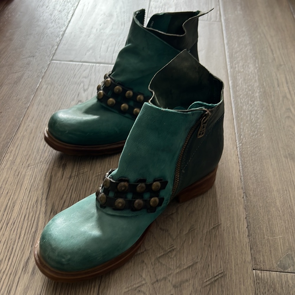 AS 98 Italian designer super fun ankle boot - aqua size 8